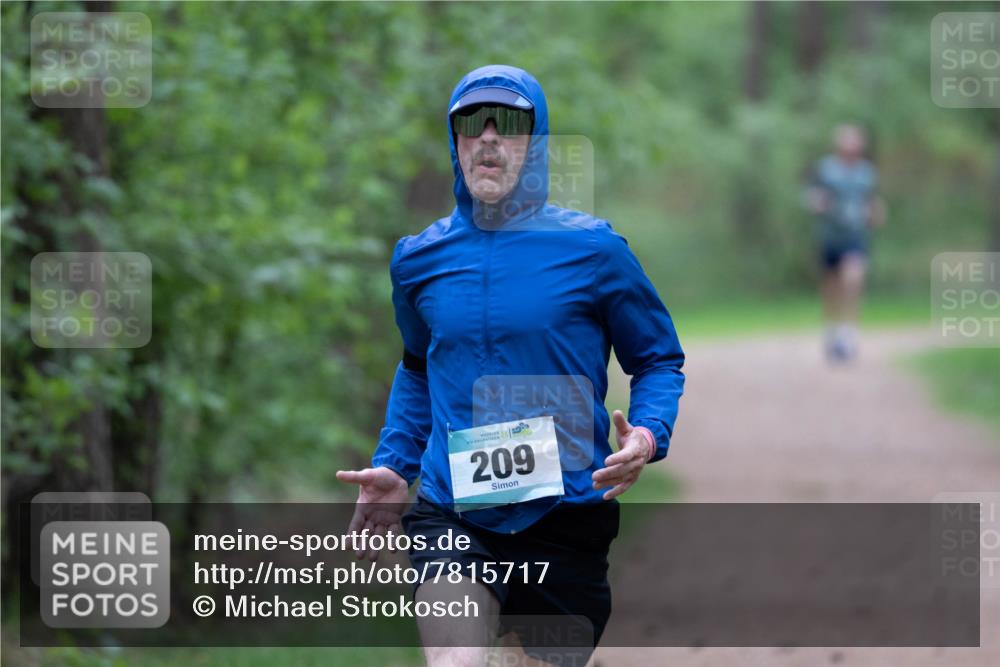 04.05.2025 - 8. Wedeler Halbmarathon Michael Strokosch http://msf.ph/oto/7815717 04.05.2025 10:34:15 Laufen 96, 209 meine-sportfotos.de