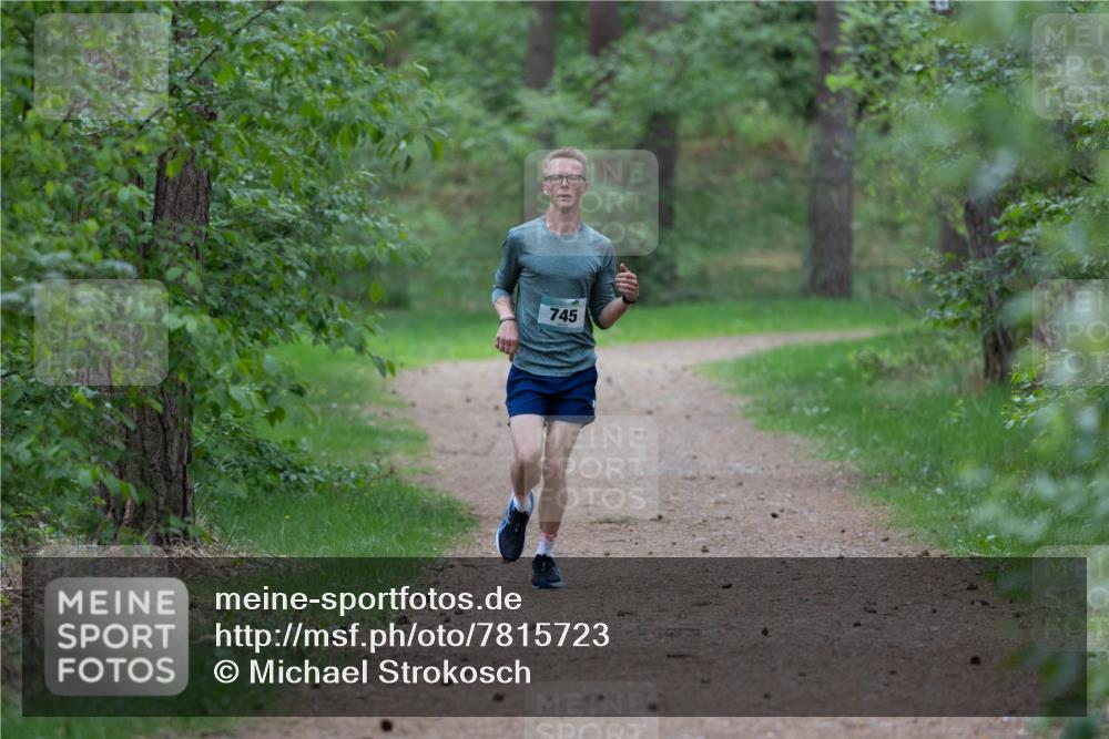 04.05.2025 - 8. Wedeler Halbmarathon Michael Strokosch http://msf.ph/oto/7815723 04.05.2025 10:34:27 Laufen 745 meine-sportfotos.de