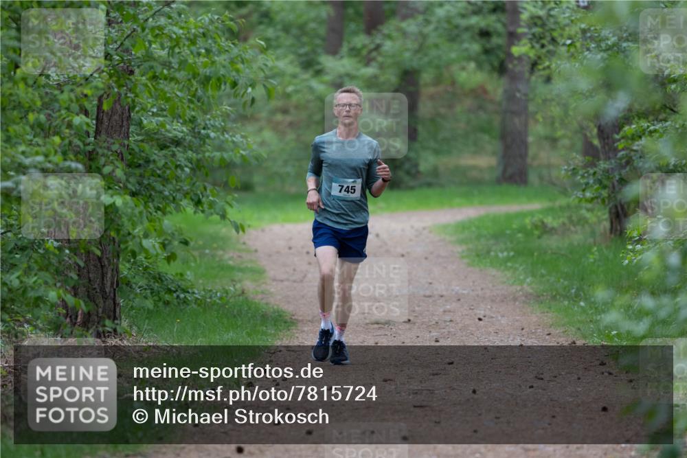 04.05.2025 - 8. Wedeler Halbmarathon Michael Strokosch http://msf.ph/oto/7815724 04.05.2025 10:34:27 Laufen 745 meine-sportfotos.de