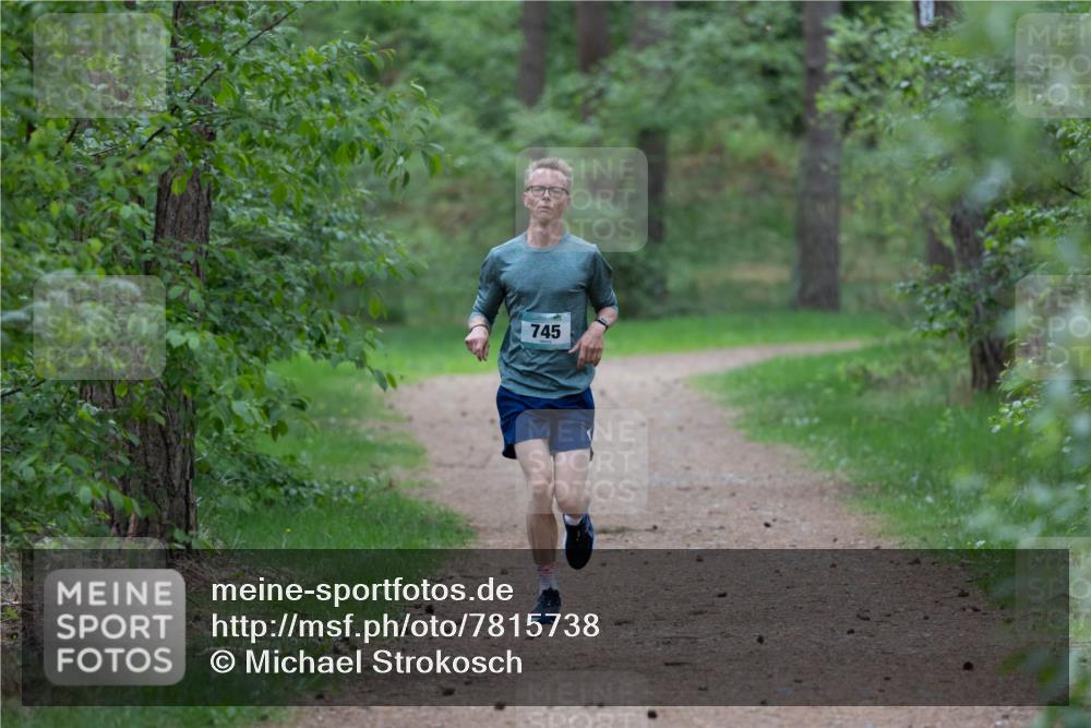 04.05.2025 - 8. Wedeler Halbmarathon Michael Strokosch http://msf.ph/oto/7815738 04.05.2025 10:34:28 Laufen 745 meine-sportfotos.de