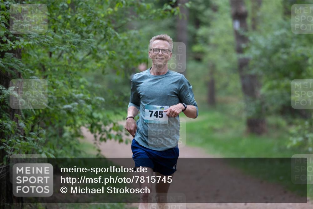 04.05.2025 - 8. Wedeler Halbmarathon Michael Strokosch http://msf.ph/oto/7815745 04.05.2025 10:34:35 Laufen 745 meine-sportfotos.de