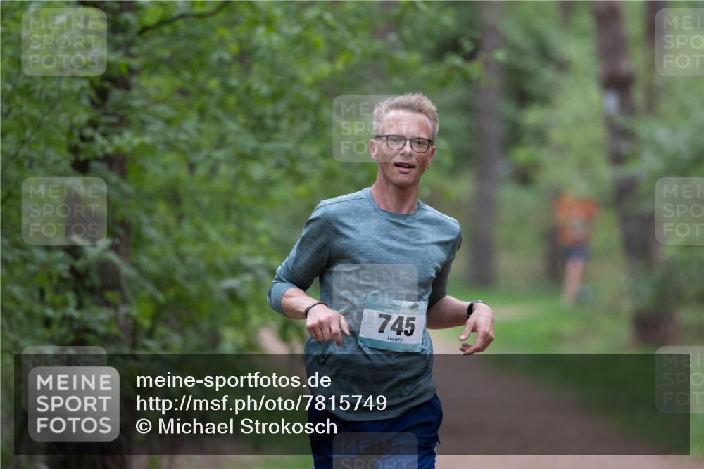 04.05.2025 - 8. Wedeler Halbmarathon Michael Strokosch http://msf.ph/oto/7815749 04.05.2025 10:34:37 Laufen 745 meine-sportfotos.de