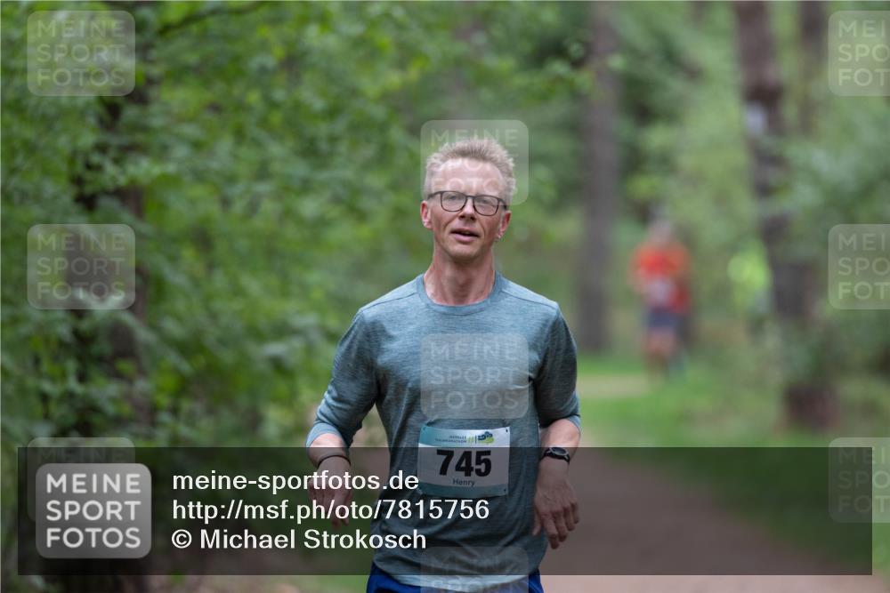 04.05.2025 - 8. Wedeler Halbmarathon Michael Strokosch http://msf.ph/oto/7815756 04.05.2025 10:34:37 Laufen 745 meine-sportfotos.de
