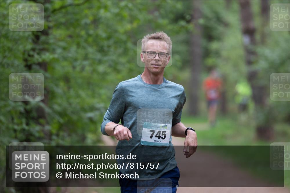04.05.2025 - 8. Wedeler Halbmarathon Michael Strokosch http://msf.ph/oto/7815757 04.05.2025 10:34:37 Laufen 745 meine-sportfotos.de