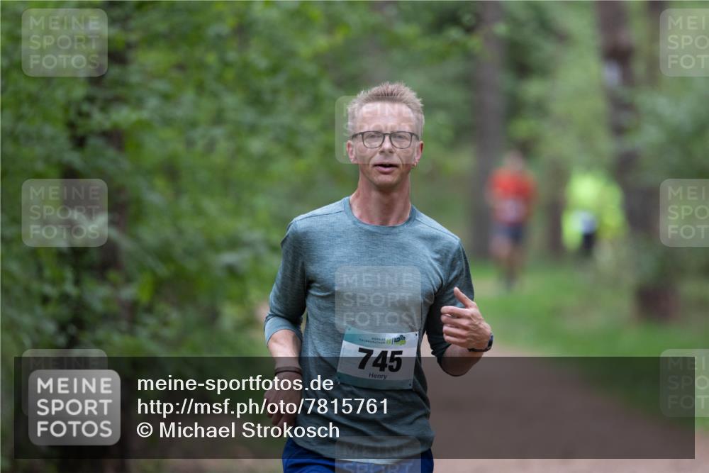 04.05.2025 - 8. Wedeler Halbmarathon Michael Strokosch http://msf.ph/oto/7815761 04.05.2025 10:34:37 Laufen 745 meine-sportfotos.de