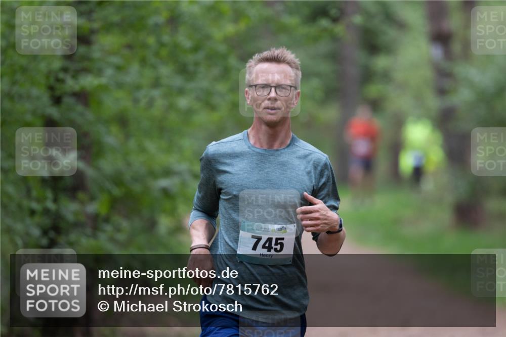 04.05.2025 - 8. Wedeler Halbmarathon Michael Strokosch http://msf.ph/oto/7815762 04.05.2025 10:34:38 Laufen 745 meine-sportfotos.de
