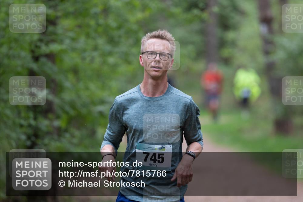 04.05.2025 - 8. Wedeler Halbmarathon Michael Strokosch http://msf.ph/oto/7815766 04.05.2025 10:34:38 Laufen 745 meine-sportfotos.de