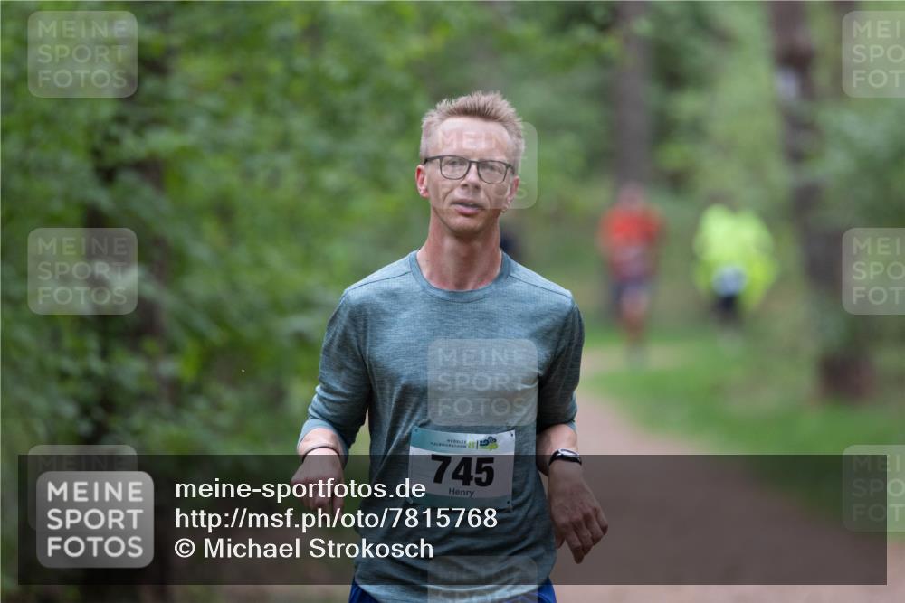 04.05.2025 - 8. Wedeler Halbmarathon Michael Strokosch http://msf.ph/oto/7815768 04.05.2025 10:34:38 Laufen 8, 745 meine-sportfotos.de