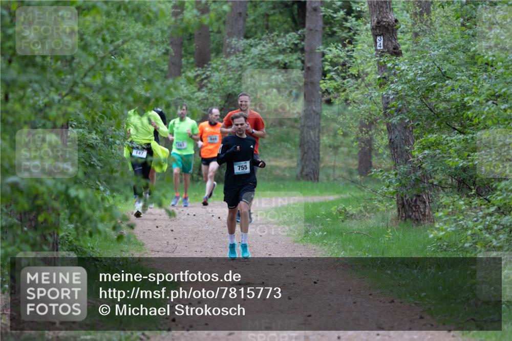 04.05.2025 - 8. Wedeler Halbmarathon Michael Strokosch http://msf.ph/oto/7815773 04.05.2025 10:34:46 Laufen 147, 163, 755, 31 meine-sportfotos.de