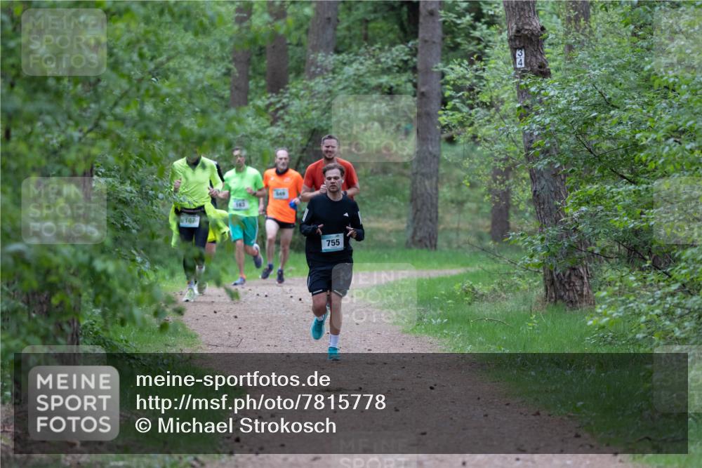 04.05.2025 - 8. Wedeler Halbmarathon Michael Strokosch http://msf.ph/oto/7815778 04.05.2025 10:34:46 Laufen 147, 163, 755 meine-sportfotos.de