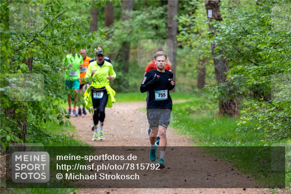 04.05.2025 - 8. Wedeler Halbmarathon Michael Strokosch http://msf.ph/oto/7815792 04.05.2025 10:34:53 Laufen 755 meine-sportfotos.de