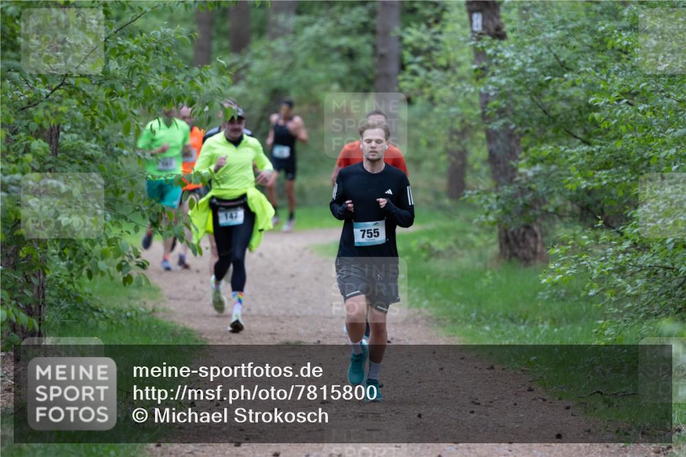 04.05.2025 - 8. Wedeler Halbmarathon Michael Strokosch http://msf.ph/oto/7815800 04.05.2025 10:34:54 Laufen 755 meine-sportfotos.de