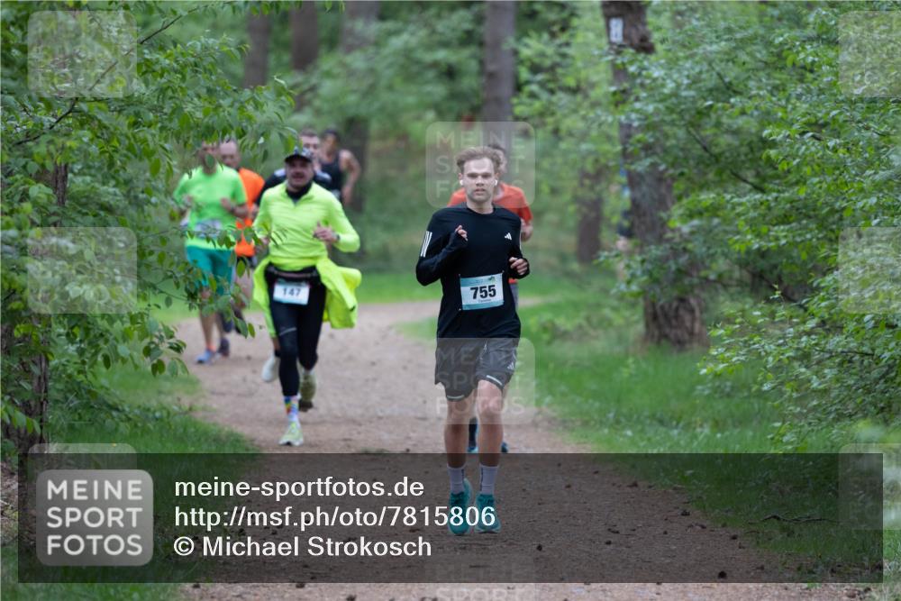 04.05.2025 - 8. Wedeler Halbmarathon Michael Strokosch http://msf.ph/oto/7815806 04.05.2025 10:34:54 Laufen 147, 755 meine-sportfotos.de