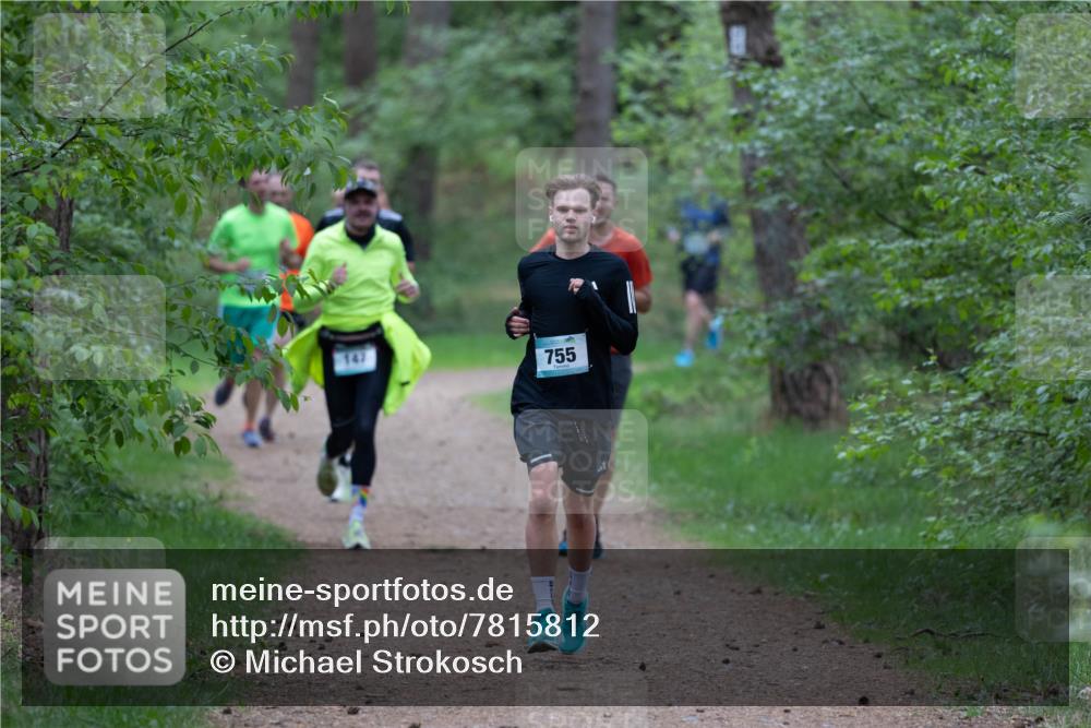 04.05.2025 - 8. Wedeler Halbmarathon Michael Strokosch http://msf.ph/oto/7815812 04.05.2025 10:34:54 Laufen 755 meine-sportfotos.de