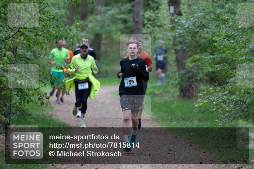 04.05.2025 - 8. Wedeler Halbmarathon Michael Strokosch http://msf.ph/oto/7815814 04.05.2025 10:34:54 Laufen 755 meine-sportfotos.de