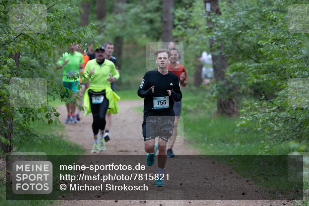 04.05.2025 - 8. Wedeler Halbmarathon Michael Strokosch http://msf.ph/oto/7815821 04.05.2025 10:34:55 Laufen 755 meine-sportfotos.de