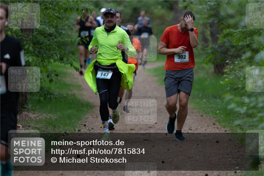 04.05.2025 - 8. Wedeler Halbmarathon Michael Strokosch http://msf.ph/oto/7815834 04.05.2025 10:35:01 Laufen 147, 302 meine-sportfotos.de