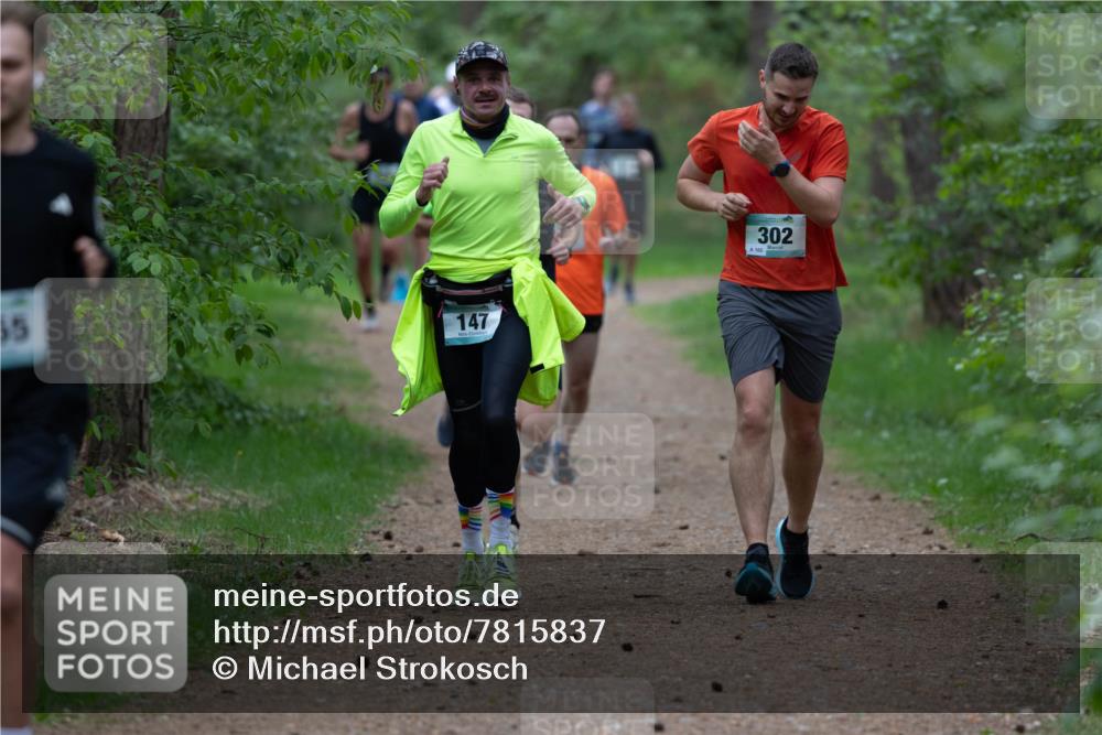 04.05.2025 - 8. Wedeler Halbmarathon Michael Strokosch http://msf.ph/oto/7815837 04.05.2025 10:35:01 Laufen 55, 147, 302 meine-sportfotos.de