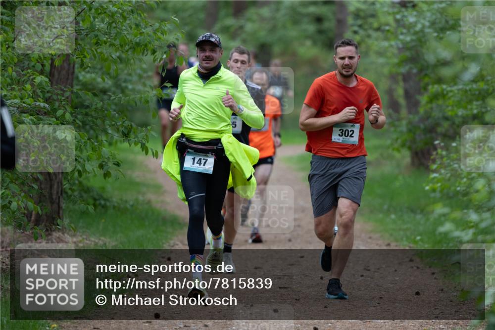 04.05.2025 - 8. Wedeler Halbmarathon Michael Strokosch http://msf.ph/oto/7815839 04.05.2025 10:35:02 Laufen 147, 302, 102 meine-sportfotos.de