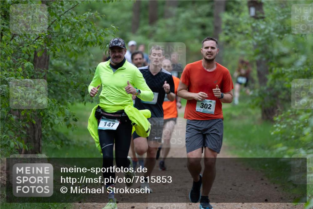04.05.2025 - 8. Wedeler Halbmarathon Michael Strokosch http://msf.ph/oto/7815853 04.05.2025 10:35:03 Laufen 147, 302, 102 meine-sportfotos.de