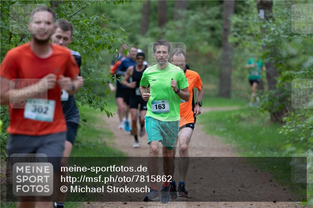 04.05.2025 - 8. Wedeler Halbmarathon Michael Strokosch http://msf.ph/oto/7815862 04.05.2025 10:35:07 Laufen 302, 163 meine-sportfotos.de