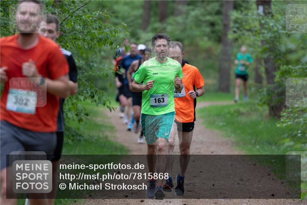 04.05.2025 - 8. Wedeler Halbmarathon Michael Strokosch http://msf.ph/oto/7815868 04.05.2025 10:35:08 Laufen 302, 163 meine-sportfotos.de