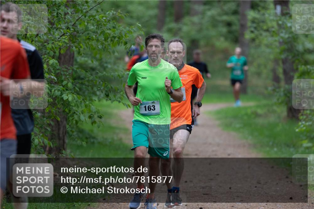 04.05.2025 - 8. Wedeler Halbmarathon Michael Strokosch http://msf.ph/oto/7815877 04.05.2025 10:35:09 Laufen 163 meine-sportfotos.de
