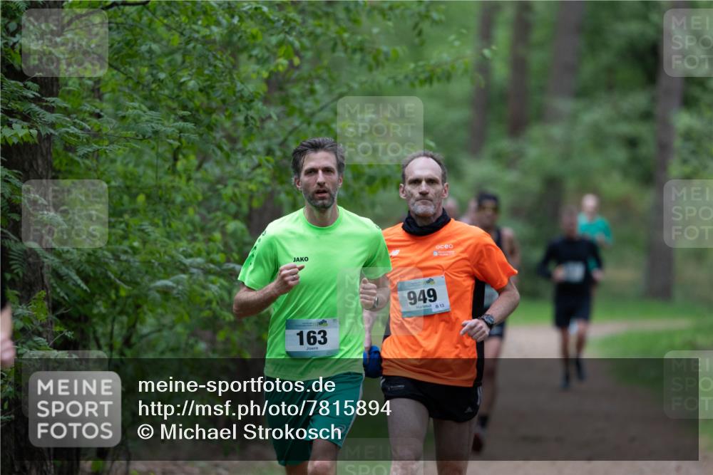 04.05.2025 - 8. Wedeler Halbmarathon Michael Strokosch http://msf.ph/oto/7815894 04.05.2025 10:35:11 Laufen 163, 949, 13 meine-sportfotos.de