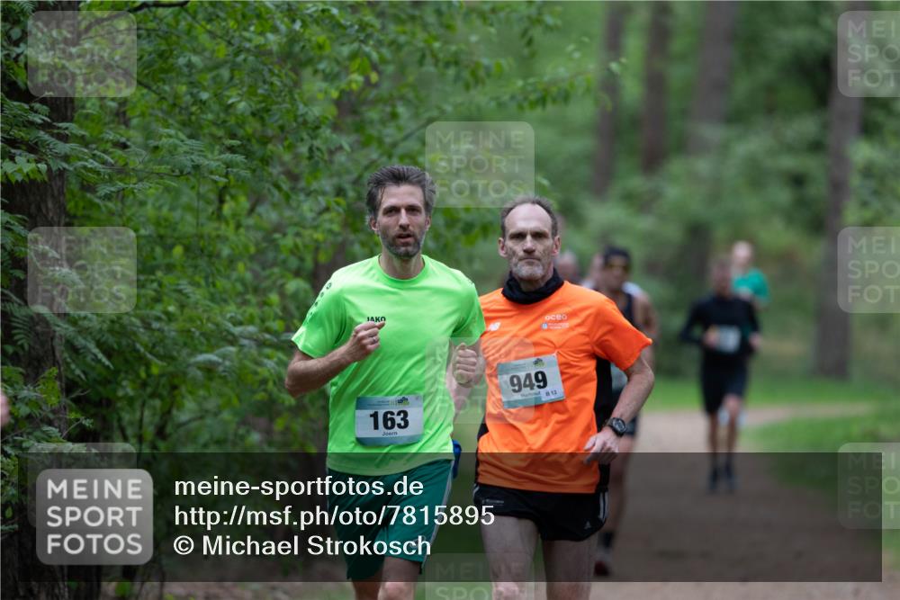04.05.2025 - 8. Wedeler Halbmarathon Michael Strokosch http://msf.ph/oto/7815895 04.05.2025 10:35:11 Laufen 804, 163, 949, 8, 13 meine-sportfotos.de