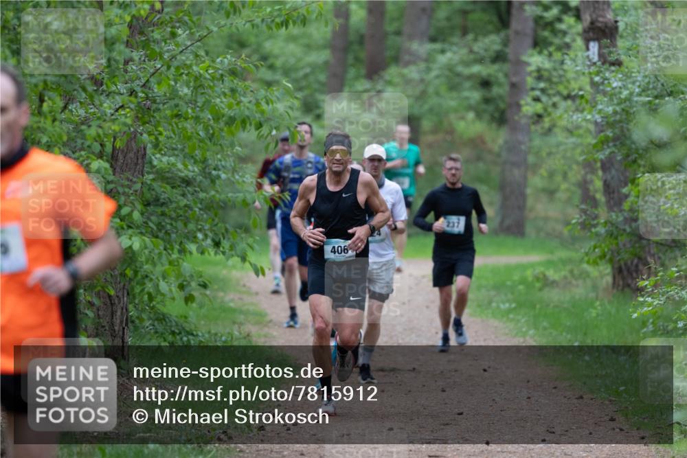 04.05.2025 - 8. Wedeler Halbmarathon Michael Strokosch http://msf.ph/oto/7815912 04.05.2025 10:35:13 Laufen 406, 237 meine-sportfotos.de