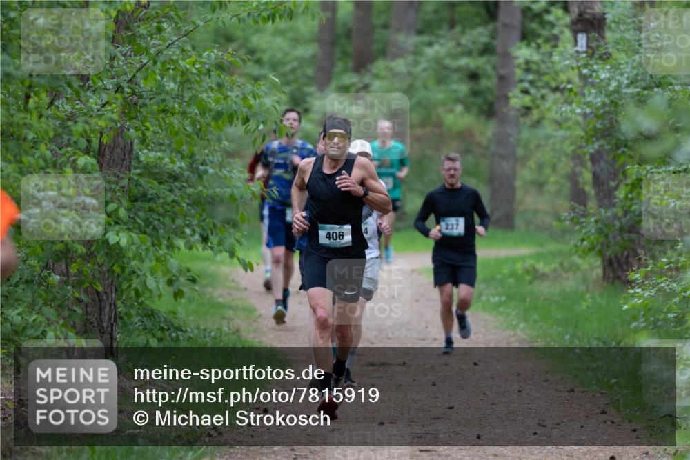 04.05.2025 - 8. Wedeler Halbmarathon Michael Strokosch http://msf.ph/oto/7815919 04.05.2025 10:35:14 Laufen 406 meine-sportfotos.de