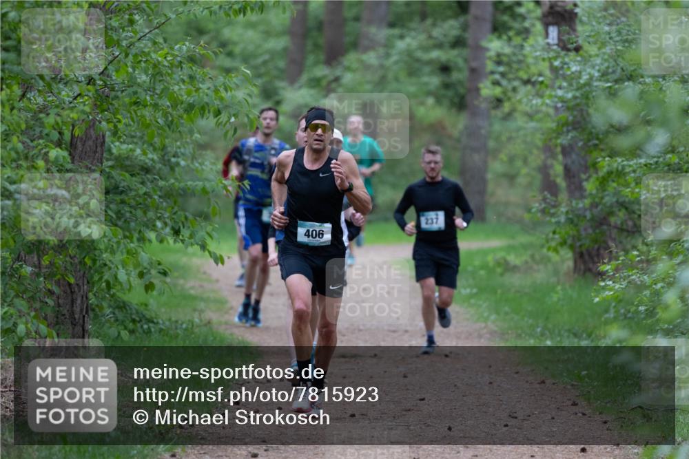04.05.2025 - 8. Wedeler Halbmarathon Michael Strokosch http://msf.ph/oto/7815923 04.05.2025 10:35:15 Laufen 406, 237 meine-sportfotos.de
