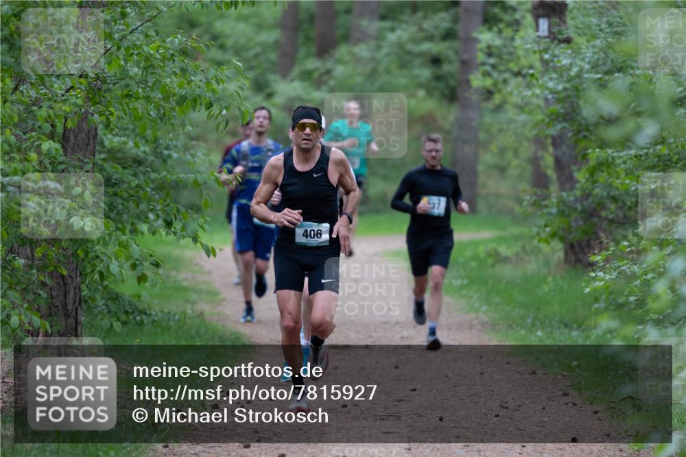 04.05.2025 - 8. Wedeler Halbmarathon Michael Strokosch http://msf.ph/oto/7815927 04.05.2025 10:35:15 Laufen 406 meine-sportfotos.de