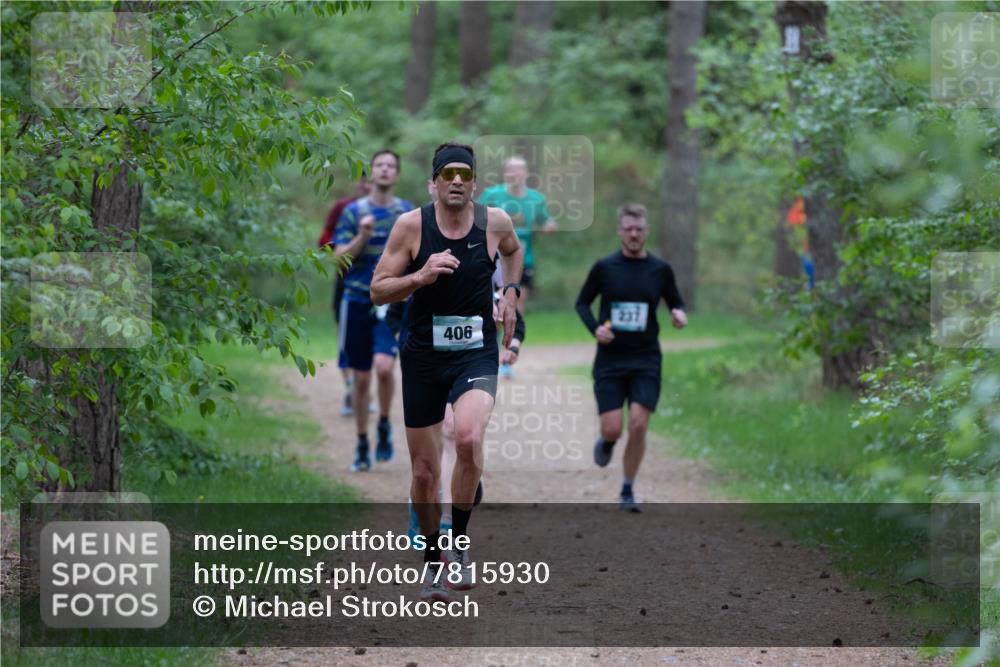 04.05.2025 - 8. Wedeler Halbmarathon Michael Strokosch http://msf.ph/oto/7815930 04.05.2025 10:35:15 Laufen 406 meine-sportfotos.de