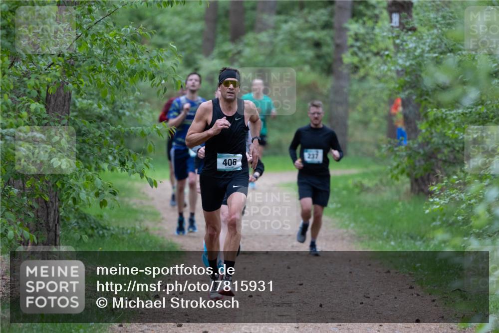 04.05.2025 - 8. Wedeler Halbmarathon Michael Strokosch http://msf.ph/oto/7815931 04.05.2025 10:35:15 Laufen 237, 406 meine-sportfotos.de
