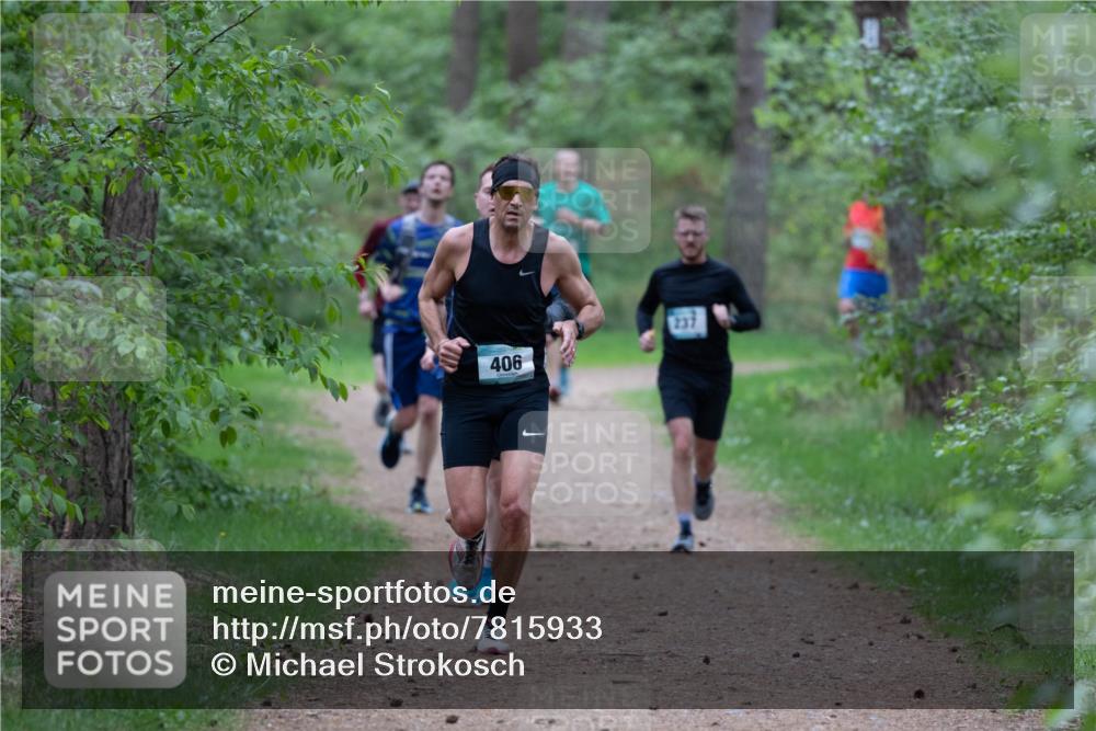 04.05.2025 - 8. Wedeler Halbmarathon Michael Strokosch http://msf.ph/oto/7815933 04.05.2025 10:35:15 Laufen 406, 237 meine-sportfotos.de