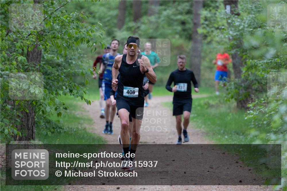 04.05.2025 - 8. Wedeler Halbmarathon Michael Strokosch http://msf.ph/oto/7815937 04.05.2025 10:35:15 Laufen 406 meine-sportfotos.de