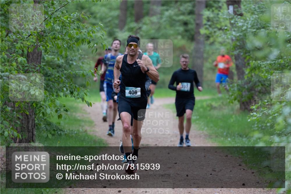 04.05.2025 - 8. Wedeler Halbmarathon Michael Strokosch http://msf.ph/oto/7815939 04.05.2025 10:35:15 Laufen 406 meine-sportfotos.de