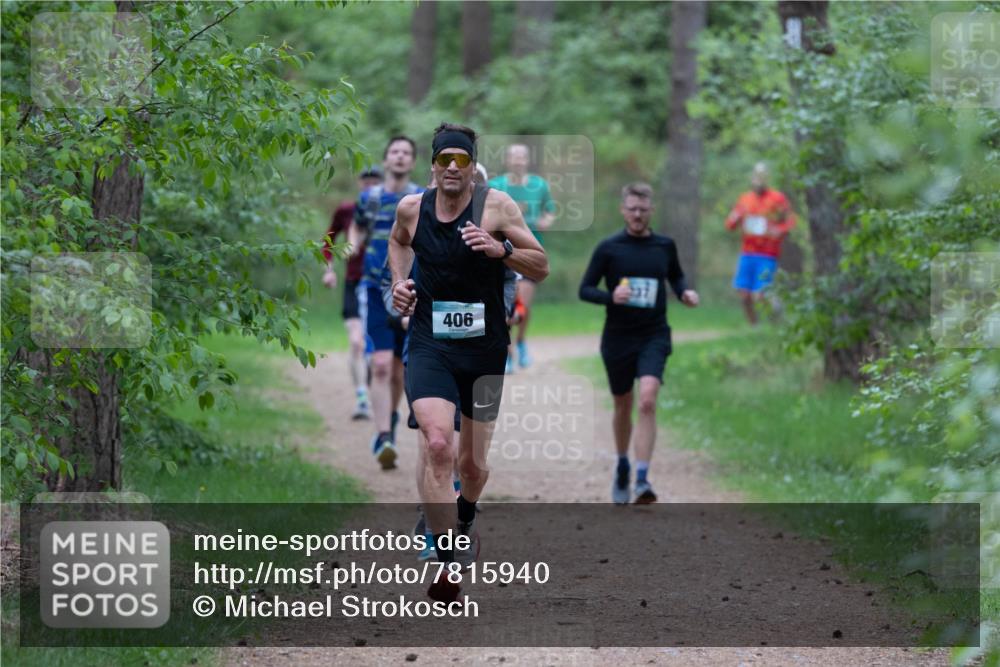 04.05.2025 - 8. Wedeler Halbmarathon Michael Strokosch http://msf.ph/oto/7815940 04.05.2025 10:35:15 Laufen 406 meine-sportfotos.de