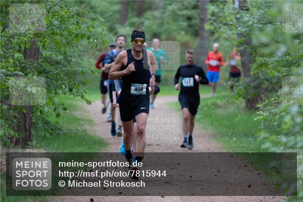04.05.2025 - 8. Wedeler Halbmarathon Michael Strokosch http://msf.ph/oto/7815944 04.05.2025 10:35:16 Laufen 406, 237 meine-sportfotos.de