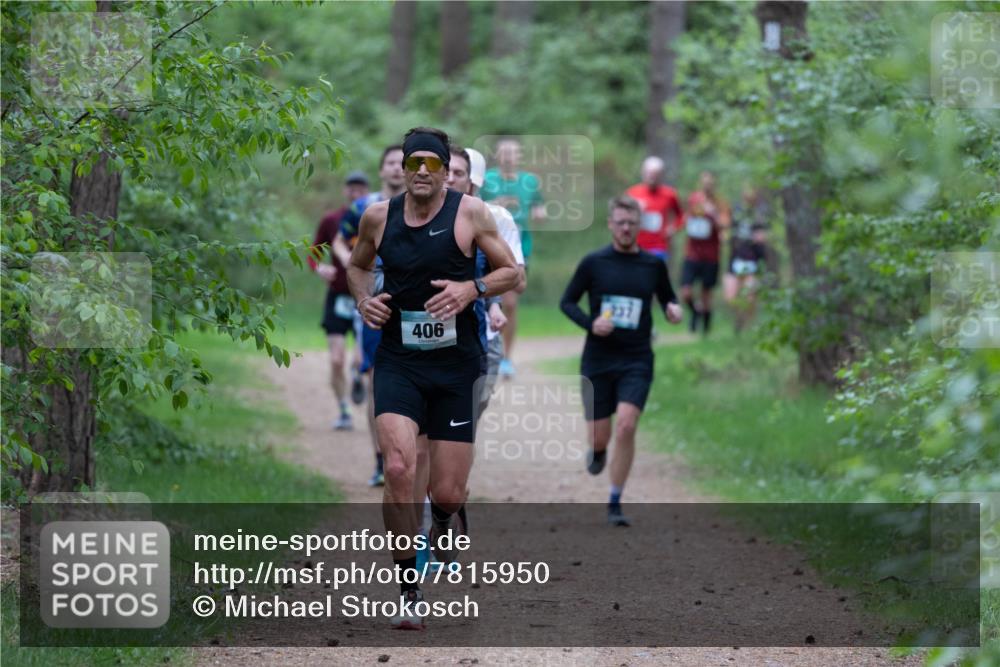 04.05.2025 - 8. Wedeler Halbmarathon Michael Strokosch http://msf.ph/oto/7815950 04.05.2025 10:35:16 Laufen 406 meine-sportfotos.de