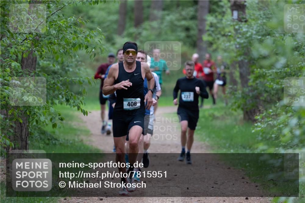 04.05.2025 - 8. Wedeler Halbmarathon Michael Strokosch http://msf.ph/oto/7815951 04.05.2025 10:35:16 Laufen 406, 237 meine-sportfotos.de