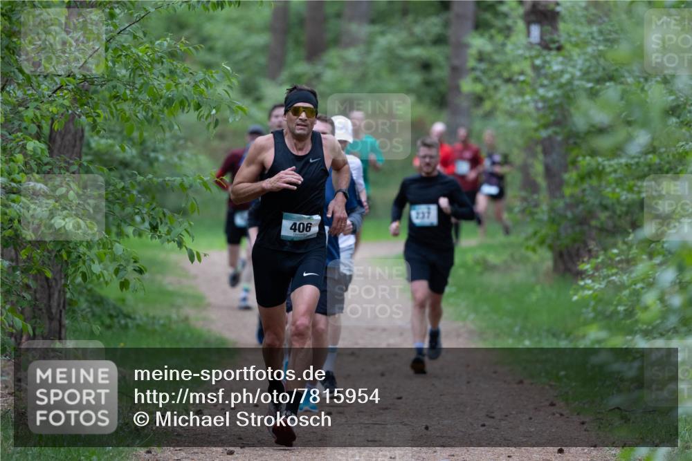 04.05.2025 - 8. Wedeler Halbmarathon Michael Strokosch http://msf.ph/oto/7815954 04.05.2025 10:35:17 Laufen 406, 237 meine-sportfotos.de