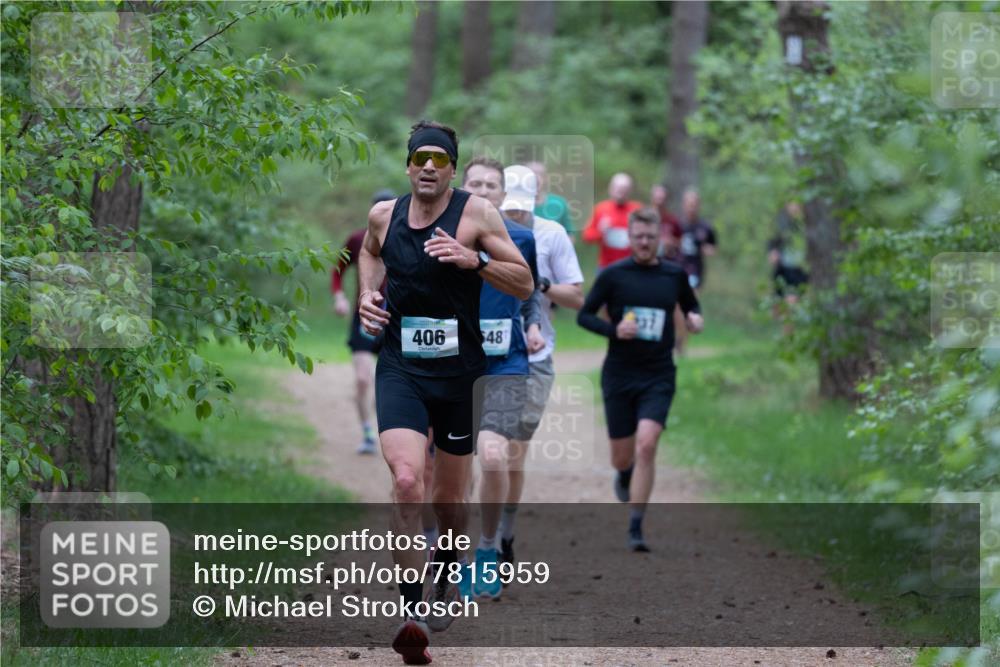 04.05.2025 - 8. Wedeler Halbmarathon Michael Strokosch http://msf.ph/oto/7815959 04.05.2025 10:35:17 Laufen 406, 48 meine-sportfotos.de