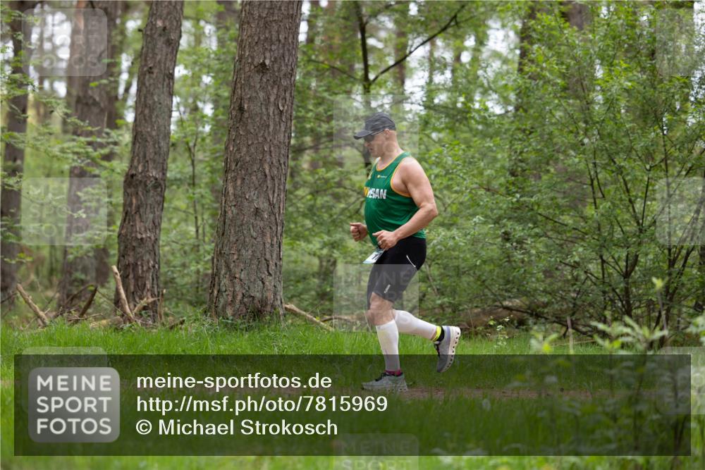 04.05.2025 - 8. Wedeler Halbmarathon Michael Strokosch http://msf.ph/oto/7815969 04.05.2025 10:36:52 Laufen  meine-sportfotos.de