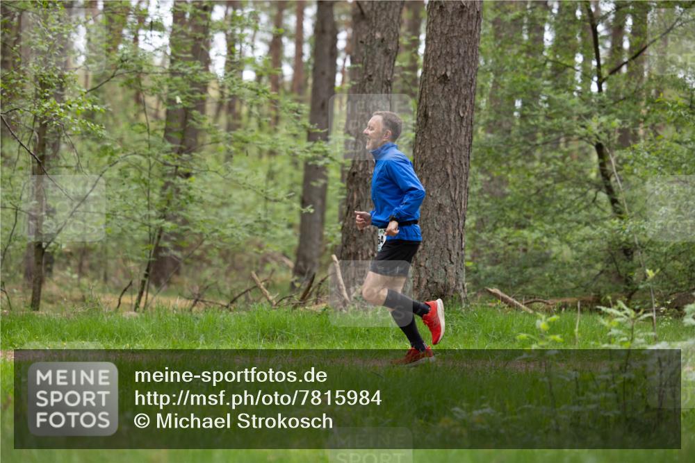 04.05.2025 - 8. Wedeler Halbmarathon Michael Strokosch http://msf.ph/oto/7815984 04.05.2025 10:37:08 Laufen 64 meine-sportfotos.de