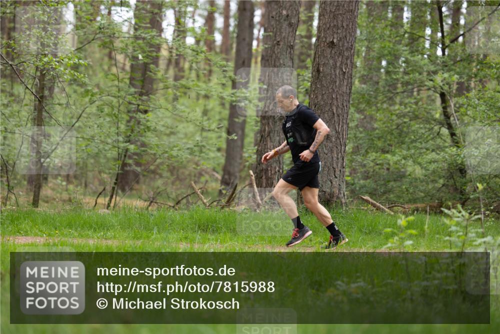 04.05.2025 - 8. Wedeler Halbmarathon Michael Strokosch http://msf.ph/oto/7815988 04.05.2025 10:37:11 Laufen  meine-sportfotos.de