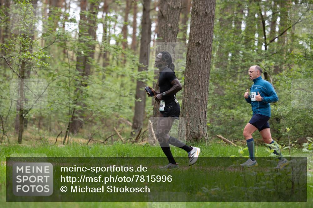 04.05.2025 - 8. Wedeler Halbmarathon Michael Strokosch http://msf.ph/oto/7815996 04.05.2025 10:37:13 Laufen 75, 943 meine-sportfotos.de