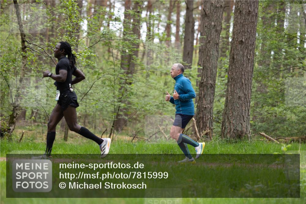 04.05.2025 - 8. Wedeler Halbmarathon Michael Strokosch http://msf.ph/oto/7815999 04.05.2025 10:37:14 Laufen  meine-sportfotos.de