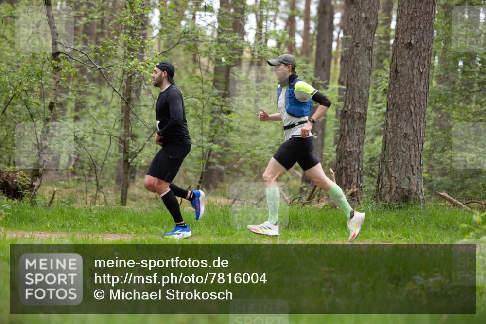 04.05.2025 - 8. Wedeler Halbmarathon Michael Strokosch http://msf.ph/oto/7816004 04.05.2025 10:37:20 Laufen  meine-sportfotos.de